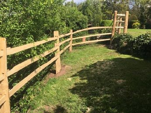 010 Cleft Chestnut post and rail fencing Cleft Chestnut post and rail fencing