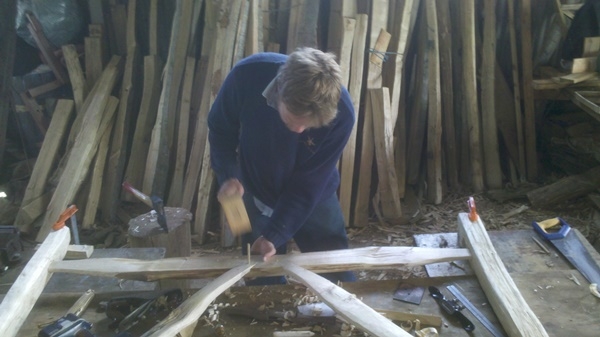 Making a cleft Chestnut Avenbury gate Making a cleft Chestnut Avenbury gate