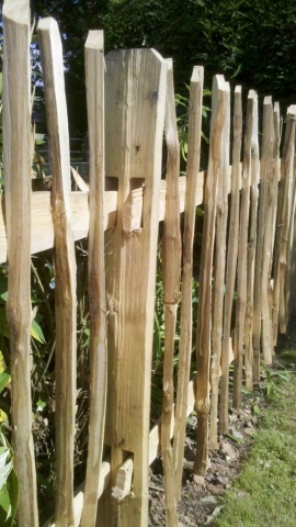 030 Cleft Chestnut picket fence, on a mortised frame Cleft Chestnut picket fence, on a mortised frame