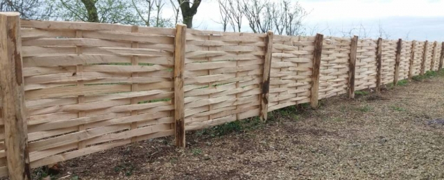 Cleft Chestnut lath fencing panels Cleft Chestnut lath fencing panels