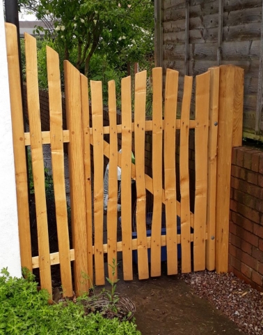 Cleft Chestnut Harvest gate with bespoke mini fence panel Cleft Chestnut Harvest gate with bespoke mini fence panel