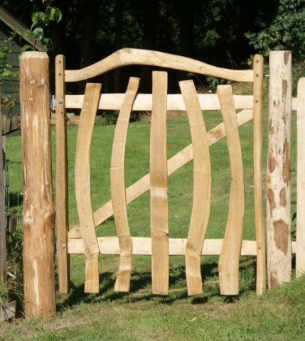 Cleft Chestnut Harvest gate with quirky pickets Cleft Chestnut Harvest gate with rustic quirky pickets