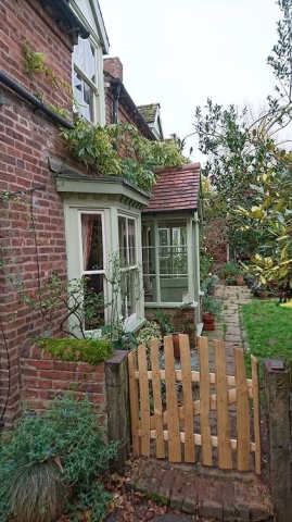 Pretty cleft Chestnut Harvest gate with no rail Pretty cleft Chestnut Harvest gate with no rail