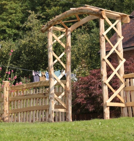 001a A naturally curved arch complements this lovely mortised picket fence with a handrail A naturally curved arch complements this lovely mortised picket fence with a handrail