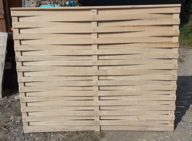 Sawn Chestnut lath panel Sawn Chestnut lath panel