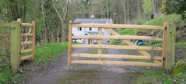 Pair of sawn Oak and cleft Chestnut Mordiford gates Pair of sawn Oak and cleft Chestnut rustic Mordiford gates
