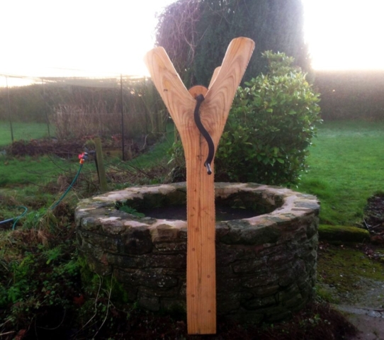 Chestnut well roller and support Chestnut well roller and support