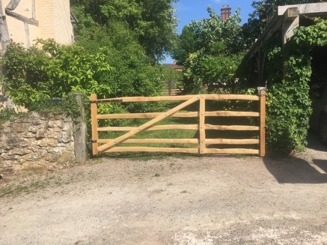 Sawn Oak and cleft Chestnut Mordiford driveway gate Sawn Oak and cleft Chestnut Mordiford driveway gate