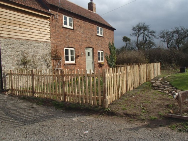 016 Cleft Chestnut picket fence Rustic Cleft Chestnut picket fence