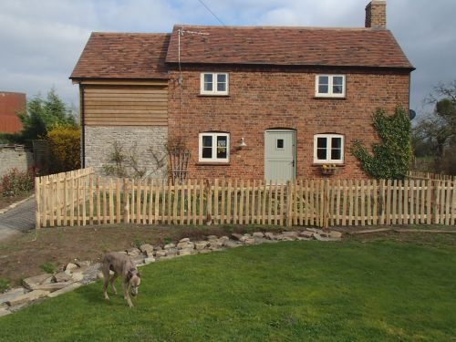 004 Cleft Chestnut picket fence with wicket gate Rustic Cleft Chestnut picket fence with wicket gate