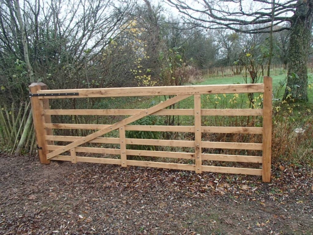 Bespoke sawn Oak driveway gate Bespoke sawn Oak driveway gate