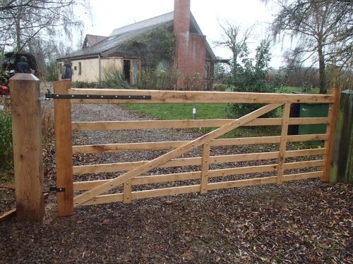 Bespoke sawn Oak driveway gate Bespoke sawn Oak driveway gate