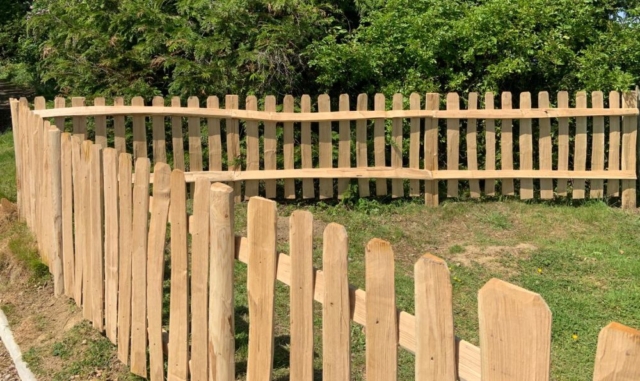 Cleft Chestnut picket fencing - nail framed with wide cleft pickets Cleft Chestnut picket fencing - nail framed with wide cleft pickets