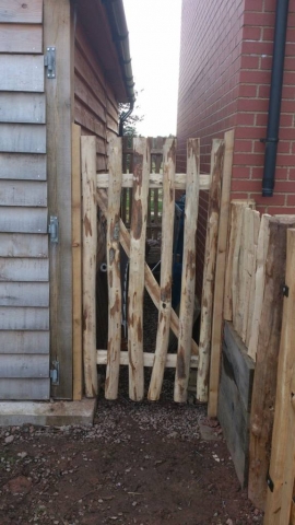 Cleft Chestnut picket gate Rustic Cleft Chestnut picket gate