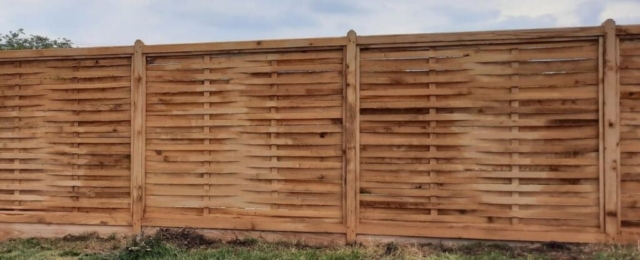 Sawn Chestnut lath panels with frame Sawn Chestnut lath panels with frame