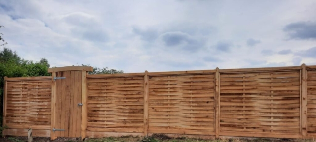 5 Sawn Chestnut lath panels with frame and gate 5 Sawn Chestnut lath panels with frame and gate