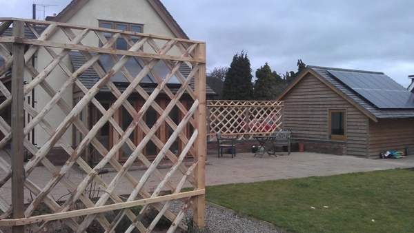 10 Cleft Chestnut diamond trellis panels Cleft Chestnut diamond trellis panels