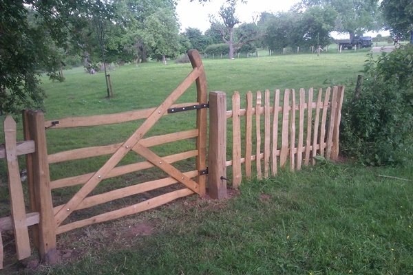 Cleft Chestnut Devon gate with blacksmith forged furniture Cleft Chestnut Devon gate with blacksmith forged furniture