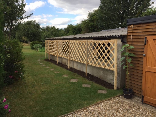 17 Cleft Chestnut diamond trellis panels Cleft Chestnut diamond trellis panels