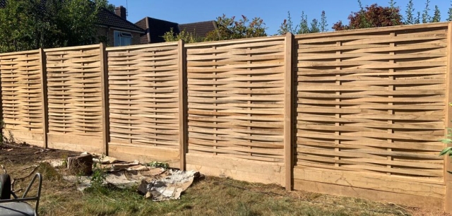Sawn Chestnut lath panels with gravel boards Sawn Chestnut lath panels with gravel boards