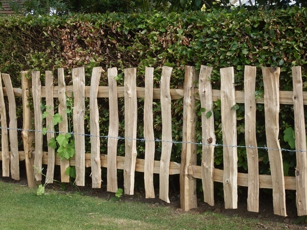 047Cleft Chestnut mortise framed fencing with wide 'un-nubbed' pickets Cleft Chestnut mortise framed fencing with wide pickets