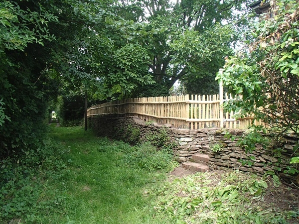 049 Cleft Chestnut picket fencing Rustic Cleft Chestnut picket fencing