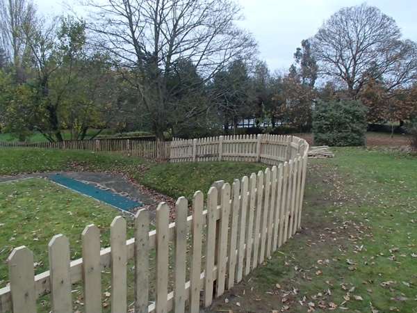 056 Sawn Chestnut picket fence Sawn Chestnut picket fence