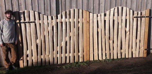 Pair of sawn Oak and Cleft Chestnut Avenbury gates Pair of sawn Oak and Cleft Chestnut Avenbury gates